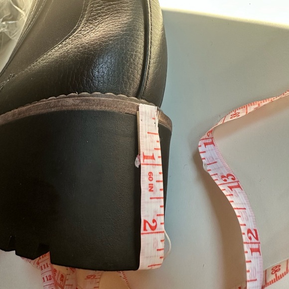 Miah Water-Resistant Chelsea Lug Boots - Women’s Size 9 - Black - Picture 11 of 13